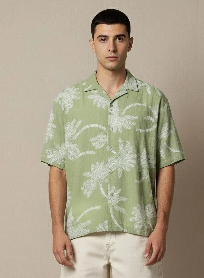 Splash FAV Men Camp Collar Palm Tree Print Short Sleeves Resort Shirt