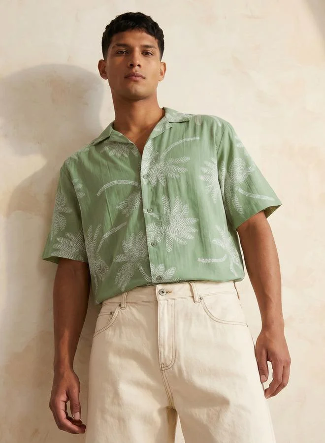 Splash FAV Men Camp Collar Palm Tree Print Short Sleeves Resort Shirt