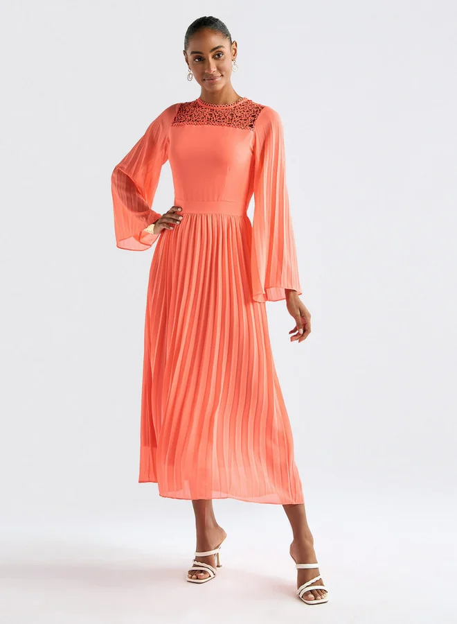 سبلاش فيڤ فستان بأكمام واسعة وتفاصيل دانتيل