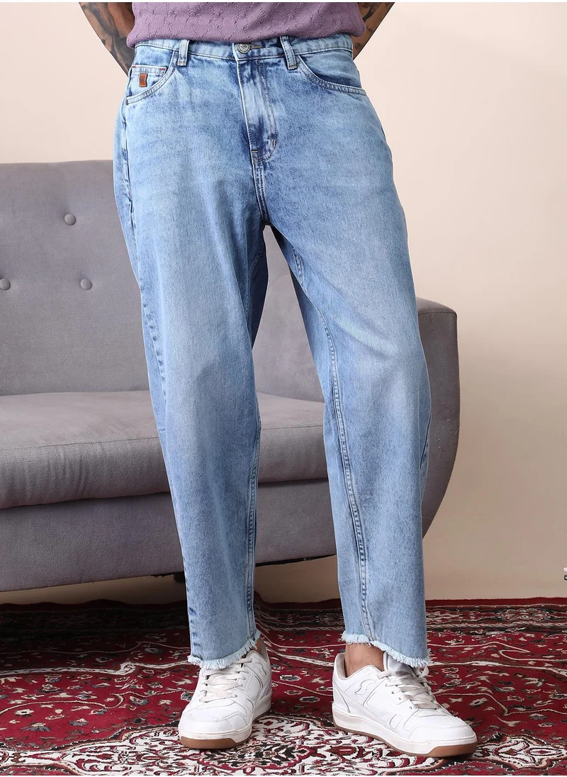 Campus Sutra Campus Sutra Men's Light Blue Unhemmed Light-Wash Denim Jeans For Casual Wear | Mid-Rise | Straight Fit | Button Closure | Denim Jeans Crafted With Comfort Fit For Everyday Wear