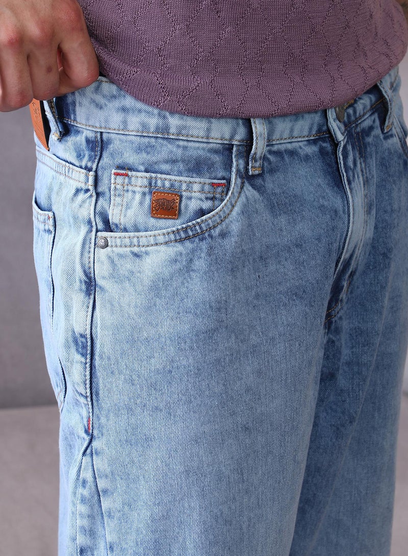 Campus Sutra Men's Light Blue Unhemmed Light-Wash Denim Jeans For Casual Wear | Mid-Rise | Straight Fit | Button Closure | Denim Jeans Crafted With Comfort Fit For Everyday Wear