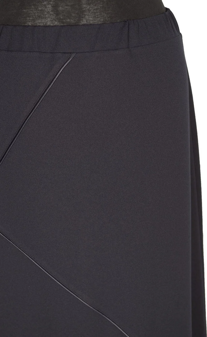 حسنة , Nihal Flexible Crepe Navy Blue Skirt