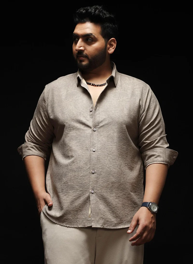 انستافاب بلس قميص رجالي مطبوع بتدرج رمادي غامق من إنستافاب بلس