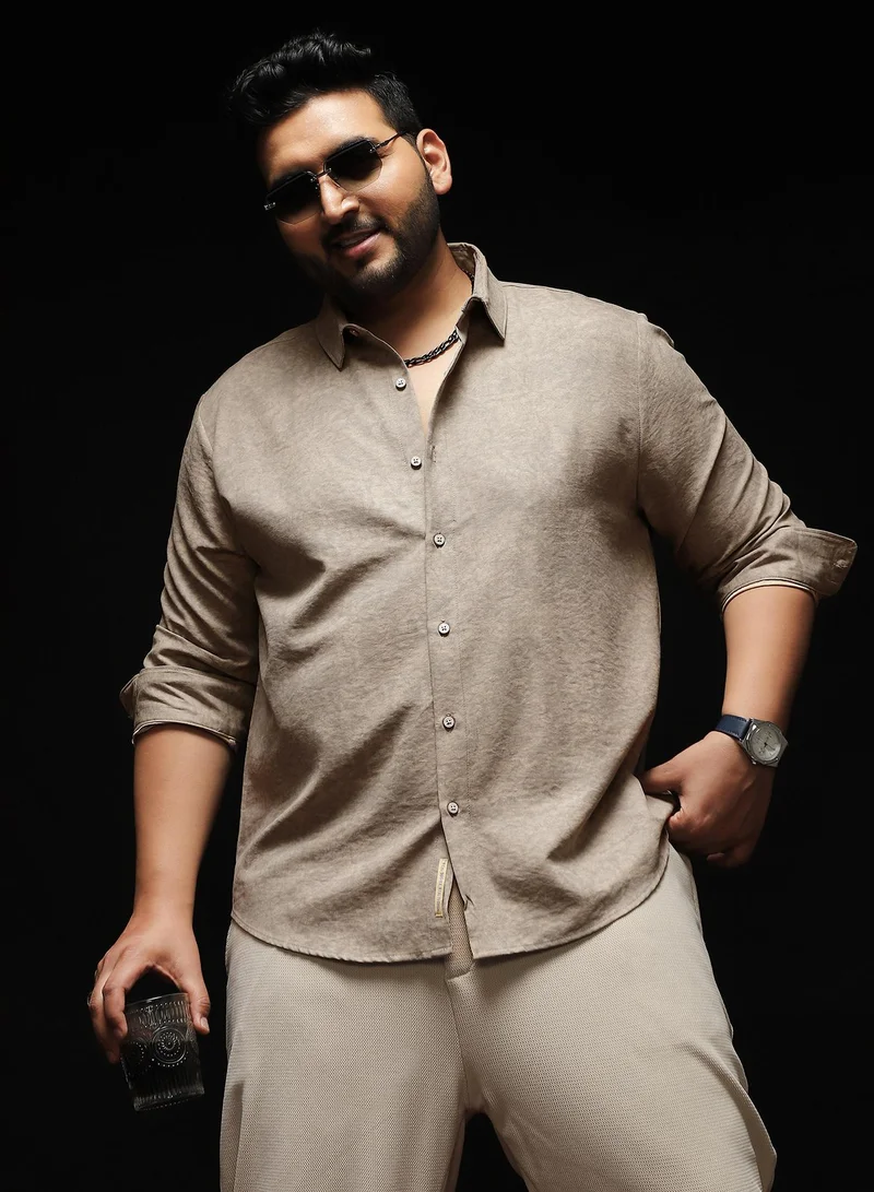 انستافاب بلس قميص رجالي مطبوع بتدرج رمادي غامق من إنستافاب بلس