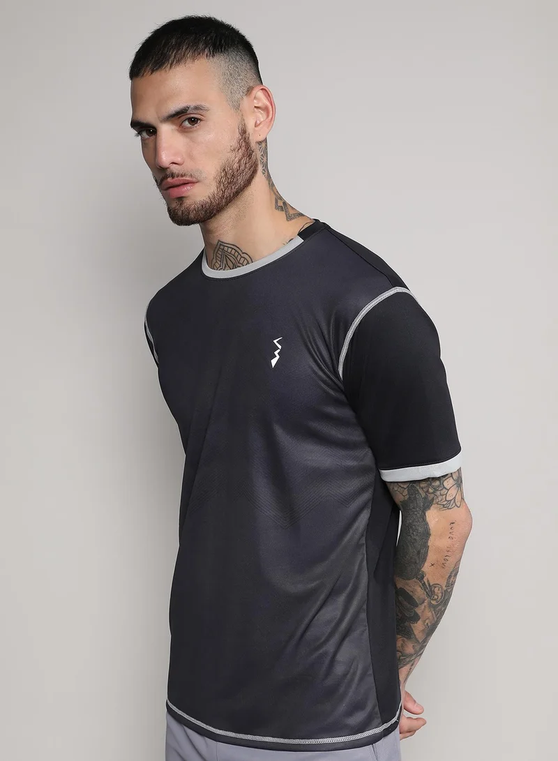 Campus Sutra Men's Charcoal Grey Geometric Activewear T-Shirt