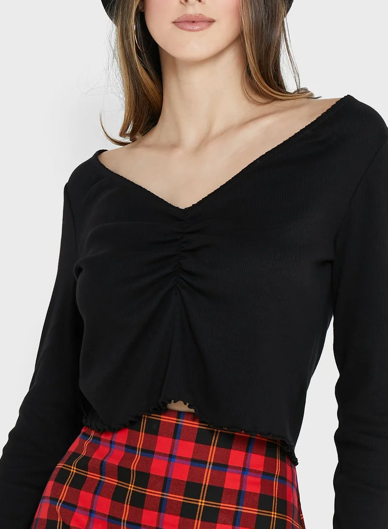 MONKI V-Neck Lettuce Hem Crop Top