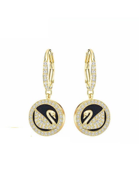 بجعة ثقب تتدلى الأقراط