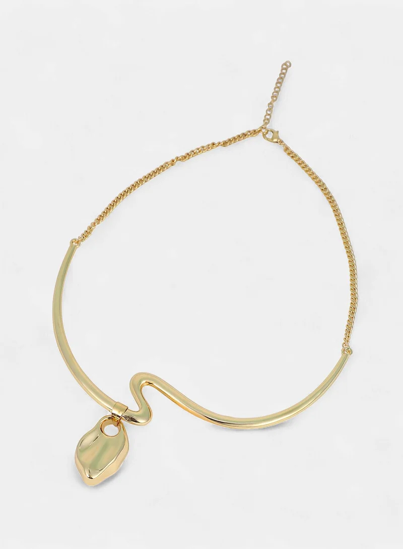 Sohi  Women The Ripple-Shell Collar Necklace | California  Colour | One-Size | Metallic Alloy Material | Lobster Clasp Closure | Necklace For Casual & Evening Wear for Women | Best Price UAE
