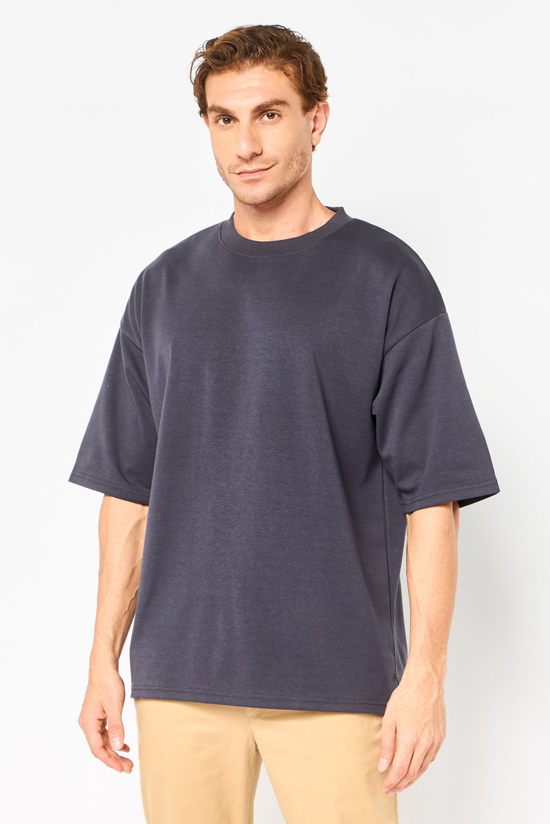 Core Elements تي شيرت رجالي بأكمام قصيرة بياقة دائرية، رمادي داكن - Image 1