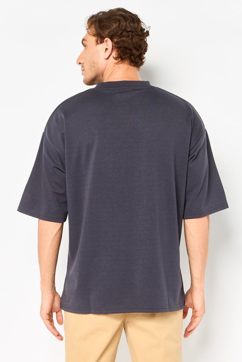 Core Elements تي شيرت رجالي بأكمام قصيرة بياقة دائرية، رمادي داكن - Image 4