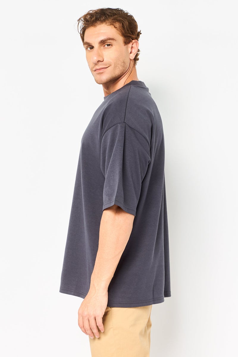 Core Elements تي شيرت رجالي بأكمام قصيرة بياقة دائرية، رمادي داكن - Image 3