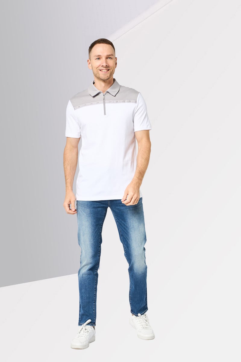 DKNY قميص بولو قصير الأكمام للرجال بتصميم عادي مع شعار العلامة التجارية، متعدد الألوان - Image 2