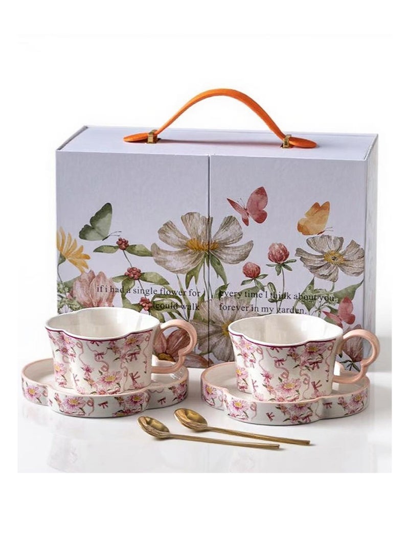 ايكانبو طقم هدايا من قطعتين من الأكواب والصحون مع ملعقة، كوب شاي/قهوة كبير سعة 300 مل مع صحن، صندوق هدايا فاخر للإهداء، طقم أكواب وصحن من البورسلين بنقشة زهور ريترو، كوب شاي لاتيه، آمن للاستخدام في الميكروويف وغسالة الأطباق (زهرة البرقوق الوردية) - Image 1