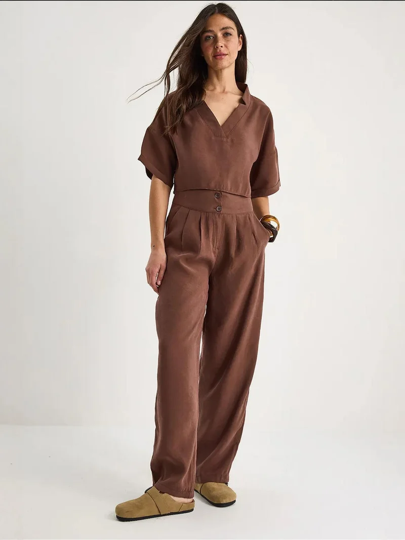 بيانكو لوتشي طقم لوكسي قطعتين بياقة على شكل حرف  وأزرار