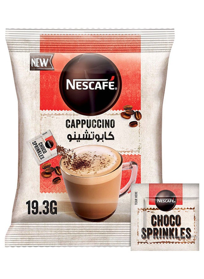 مزيج قهوة كابتشينو الرغوي مع رذاذ الشوكولاتة