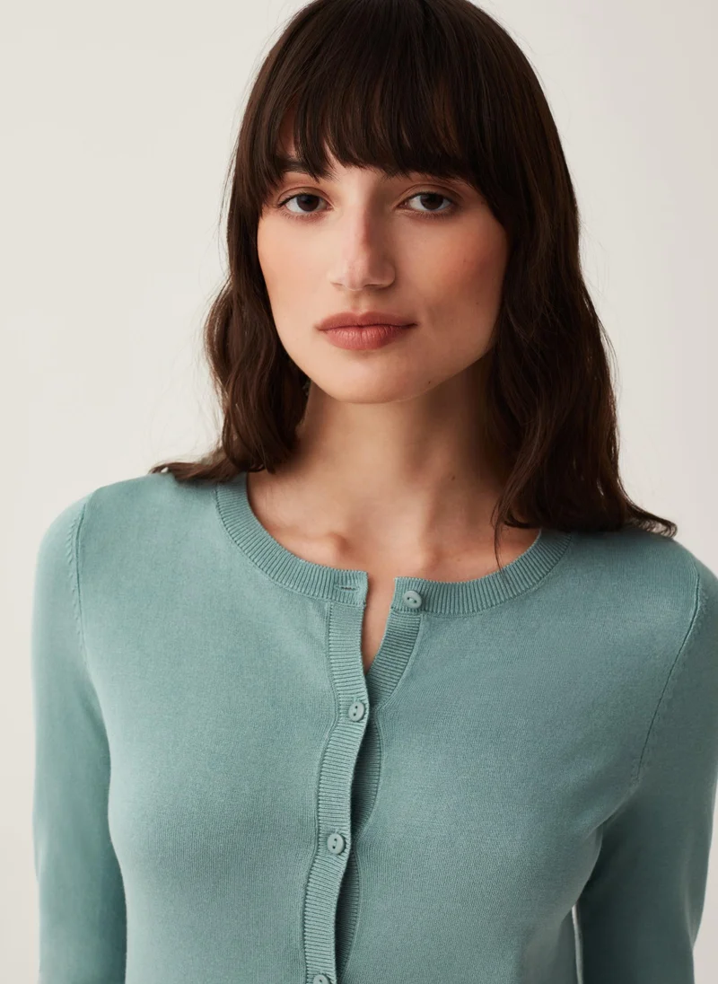 او في اس Solid colour cardigan with round neck
