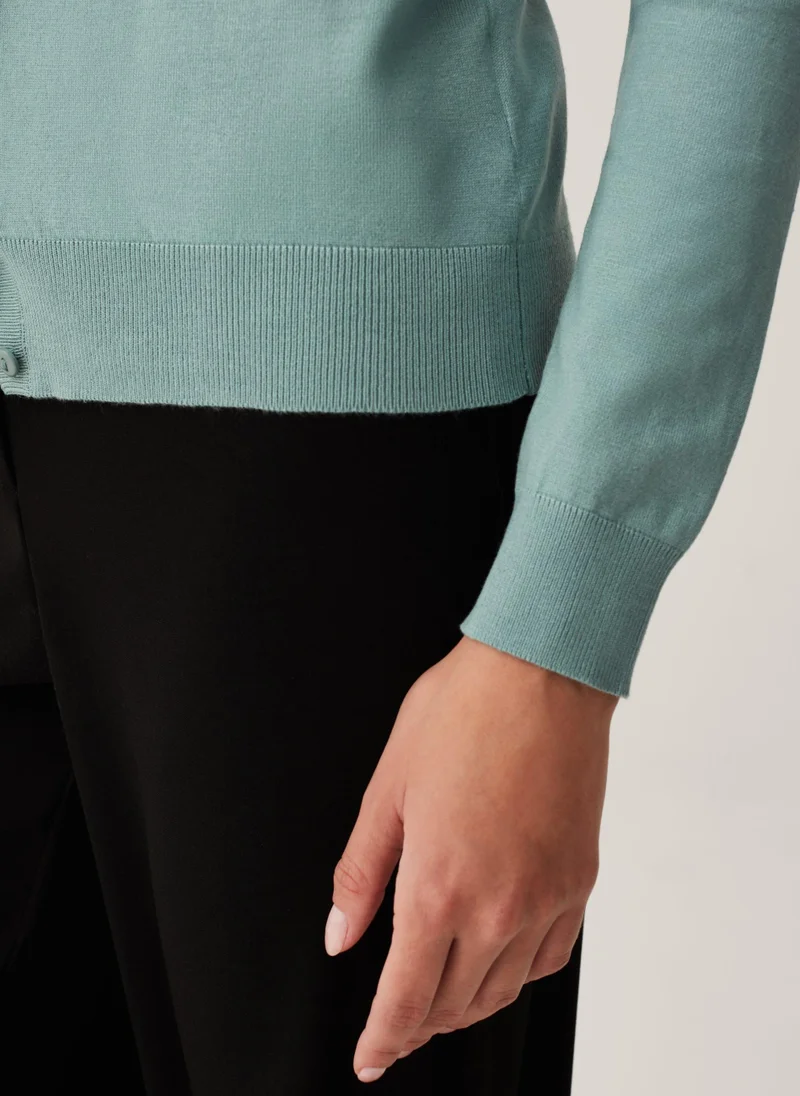 او في اس Solid colour cardigan with round neck