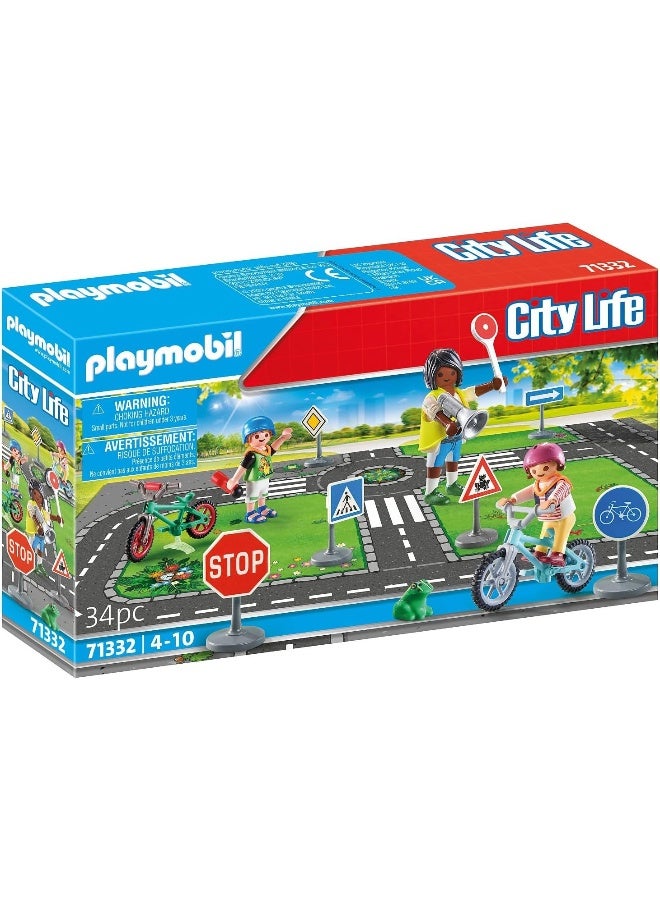 بلاي موبيل بلايموبيل تعليم المرور – مجموعة لعب مع شخصيات، مركبات، إشارات طرق، وعناصر إبداعية للتعلم واللعب الخيالي | موديل 71332 | لعبة إبداعية للأطفال من عمر 4 سنوات فأكثر - Image 2