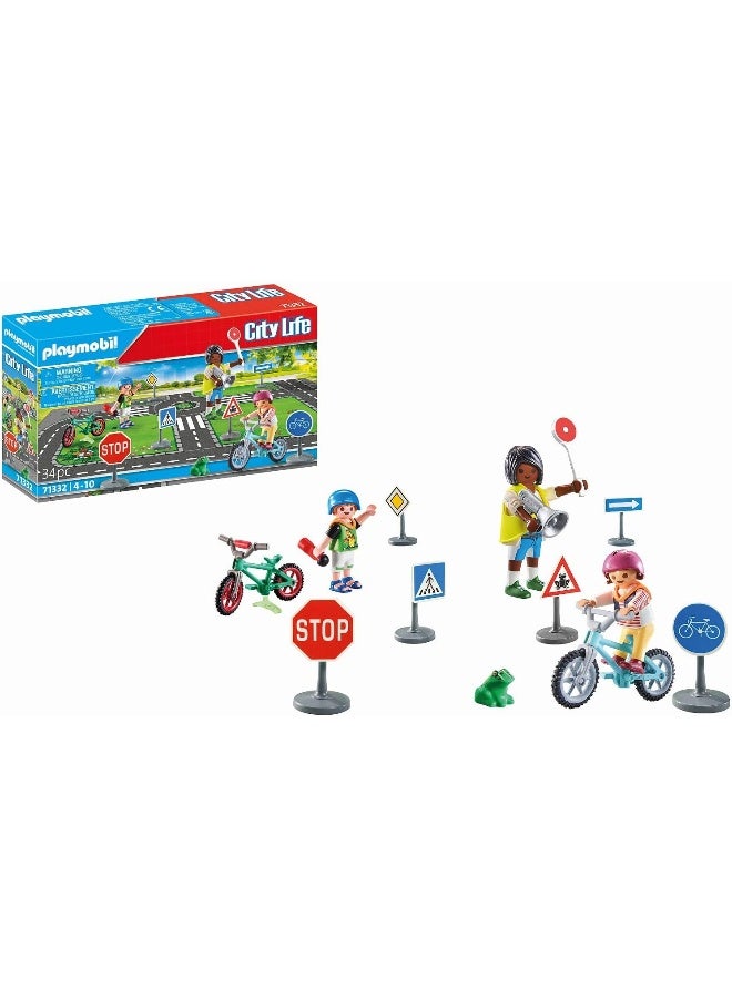 بلاي موبيل بلايموبيل تعليم المرور – مجموعة لعب مع شخصيات، مركبات، إشارات طرق، وعناصر إبداعية للتعلم واللعب الخيالي | موديل 71332 | لعبة إبداعية للأطفال من عمر 4 سنوات فأكثر - Image 1