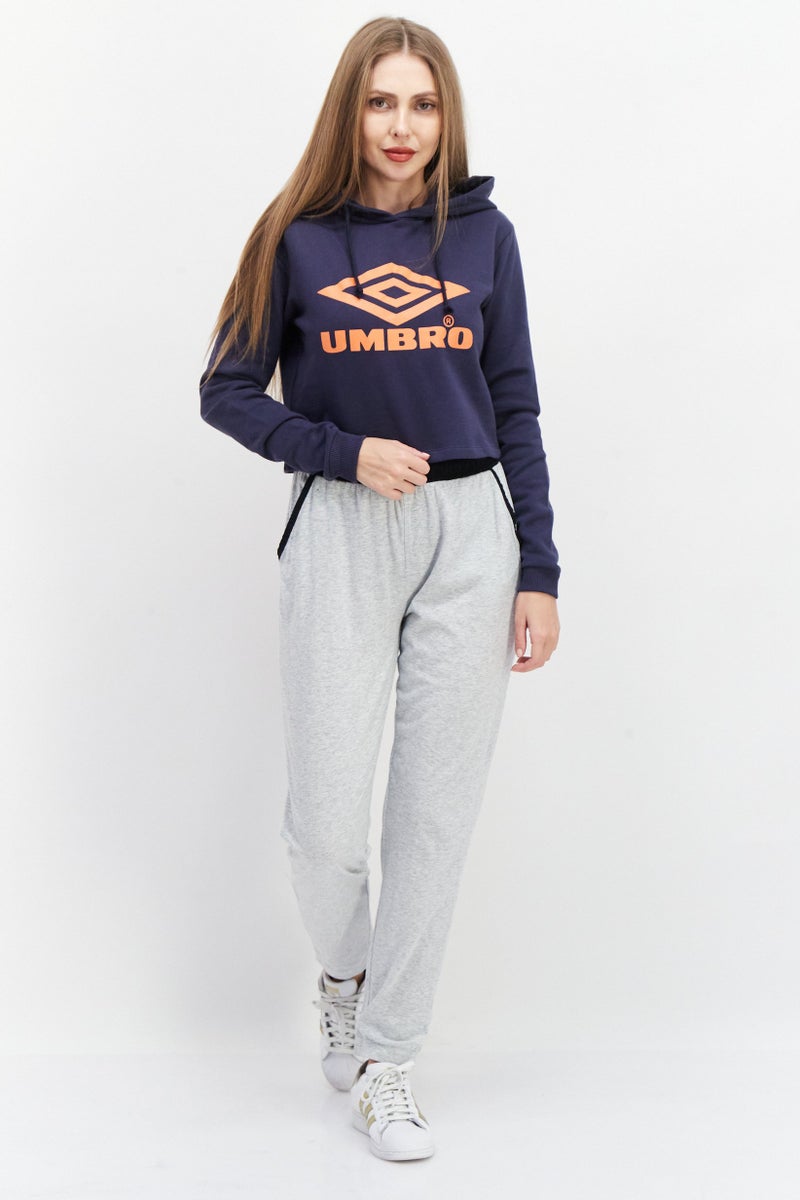 umbro سويت شيرت نسائي بغطاء رأس وطباعة جرافيك، أزرق داكن - Image 4