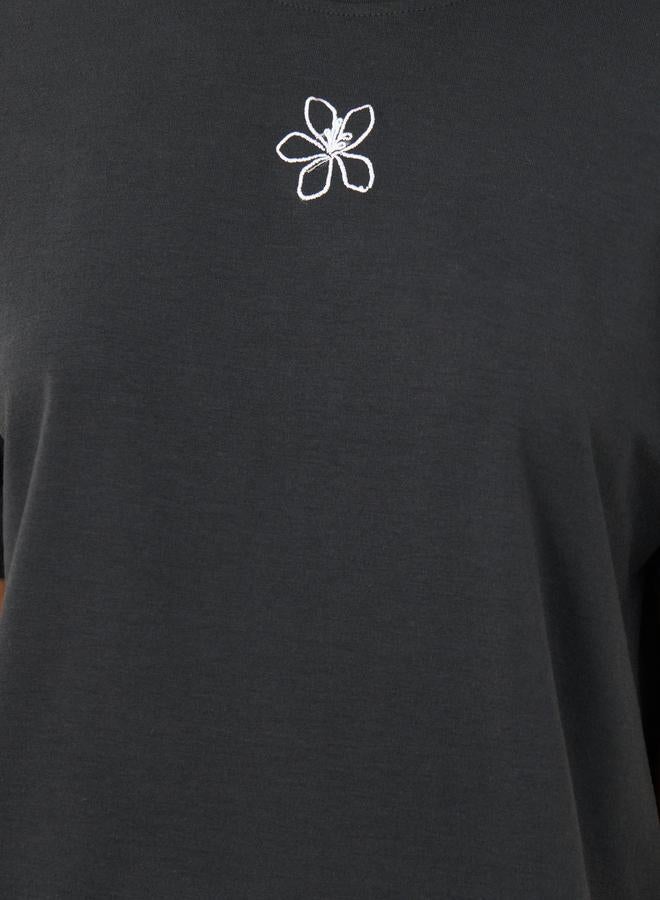 تايك تو طقم بلوزة وبنطلون رياضي بتطريز وردتين - Image 4