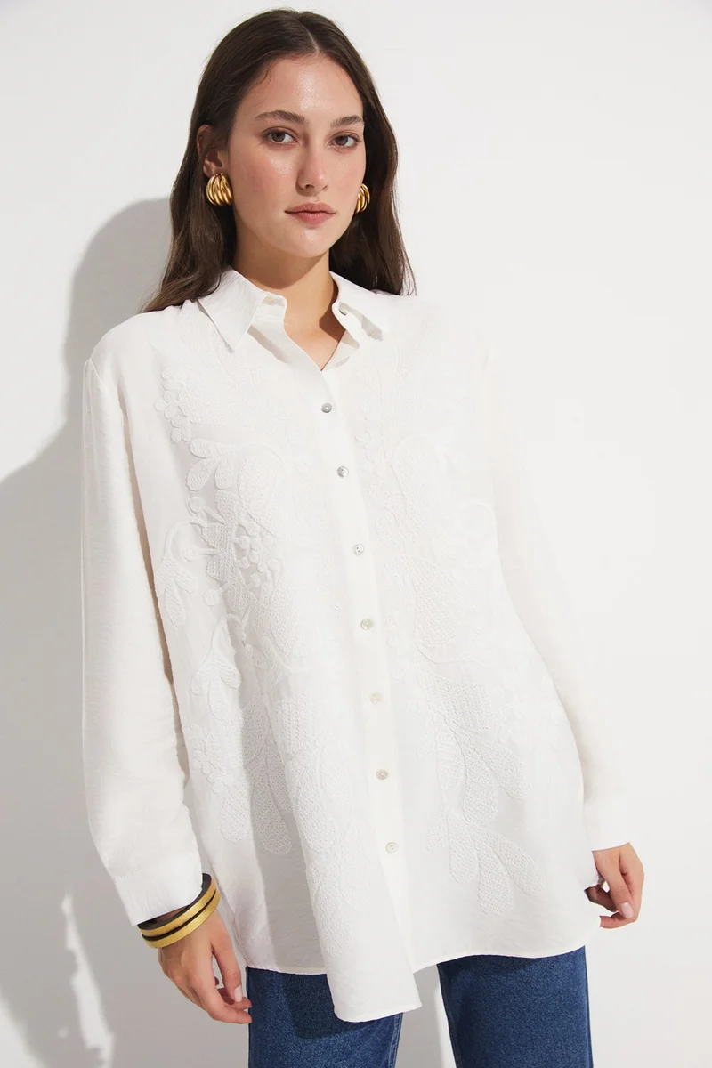 JUNE Women's Exclusive Oversize/loose Cut Linen Blend Embroidered Detail Shirt