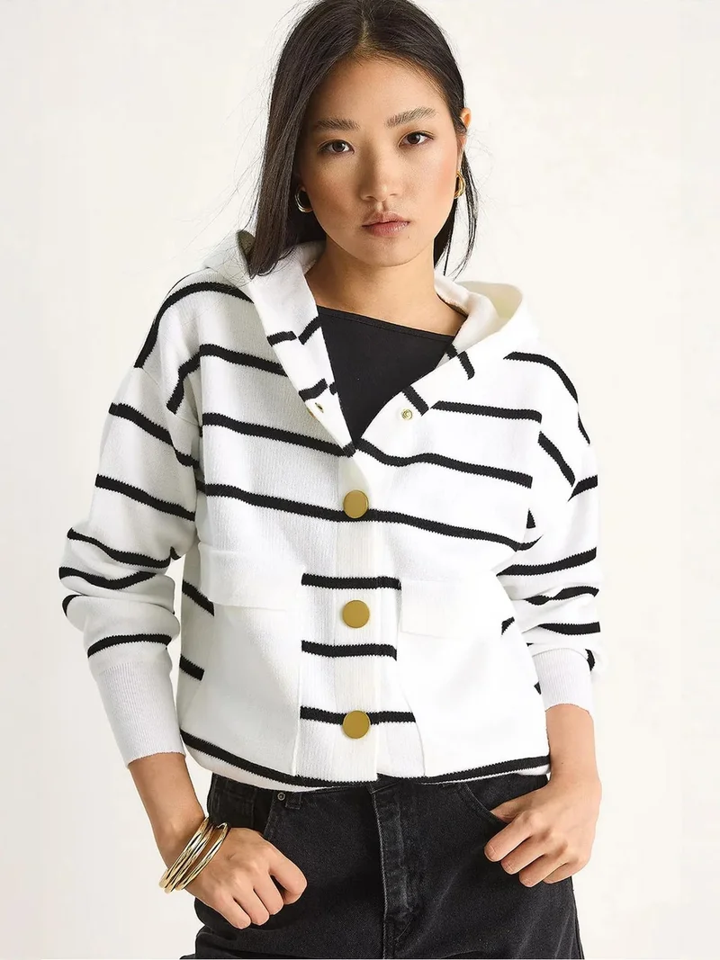 بيانكو لوتشي كارديجان مخطط بغطاء رأس