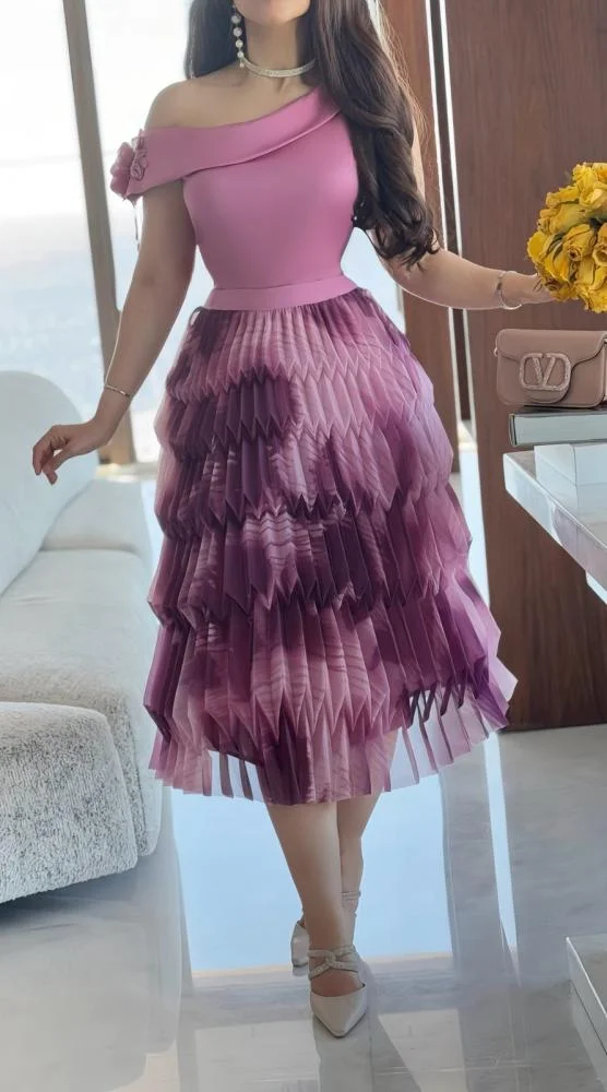 Opera Fashion Pink One-Shoulder Blouse and Pleated Skirt Set with Rose Detail