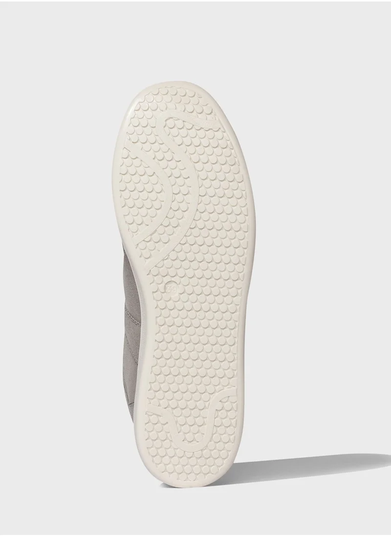 ديفاكتو Woman Flat Sole Sneaker