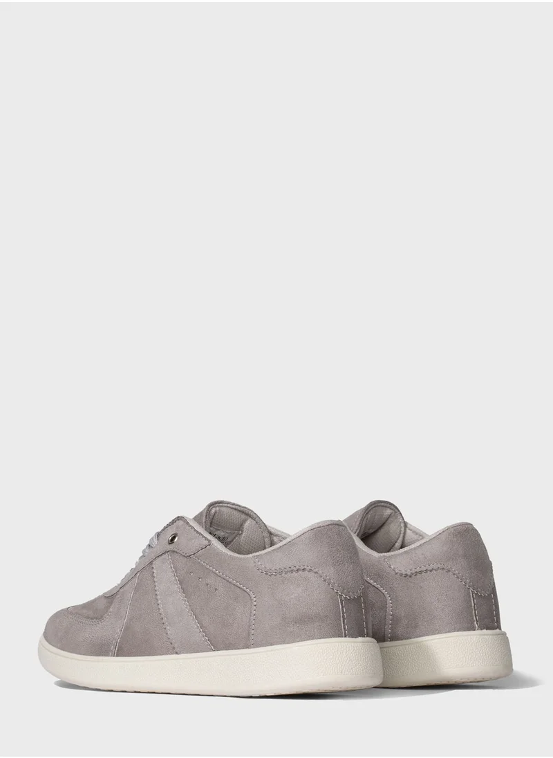 ديفاكتو Woman Flat Sole Sneaker