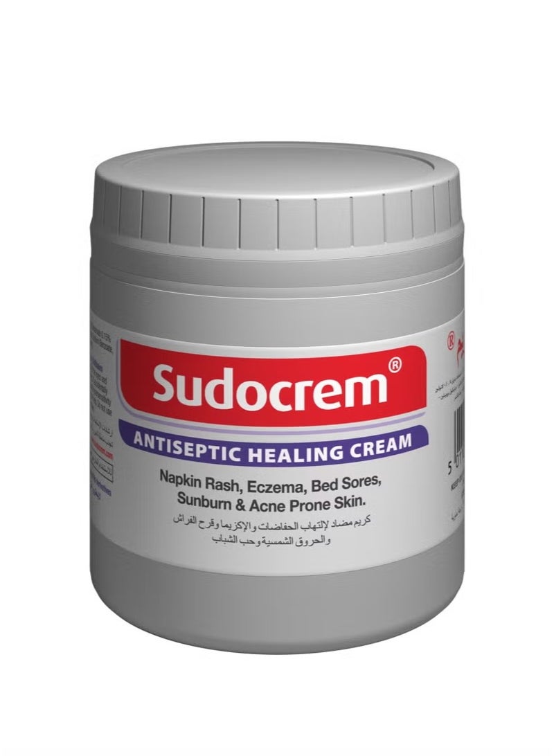 سودو كريم سودوكريم (Sudocrem): كريم مطهر ومعالج، كريم لحماية البشرة، كريم لعلاج طفح الحفاض، كريم للإكزيما، كريم لبشرة الرضع، كريم حاجز حماية للبشرة المتهيجة والجافة والمؤلمة، ولحالات قرح الفراش وحروق الشمس والبشرة المعرضة لحب الشباب؛ كريم مهدئ للعناية بالبشرة مناسب للرضع والأطفال والبالغين، يوفر حماية لطيفة للبشرة. - Image 1