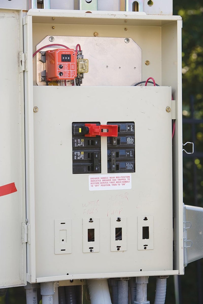 Brady Screw Circuit Breaker Lockout System - 480/600 V, Red, 40.34mm x 82.55mm x 55.25mm - Image 2