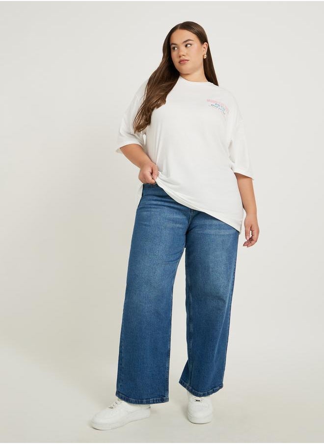 Styli Styli Plus Size Graphic Print Dropped Shoulder Oversized T-Shirt  - Image 3