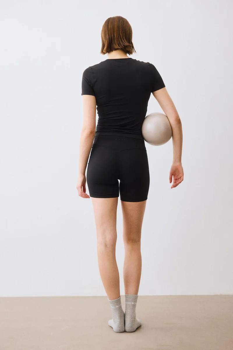 H&M  Seamless Slim Fit Sports top with SoftMove™ for Women | Best Price UAE