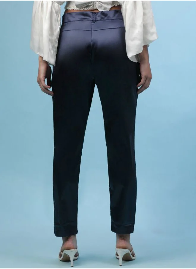 مرفوعة Women Tapered Solid Mid-Rise Pants