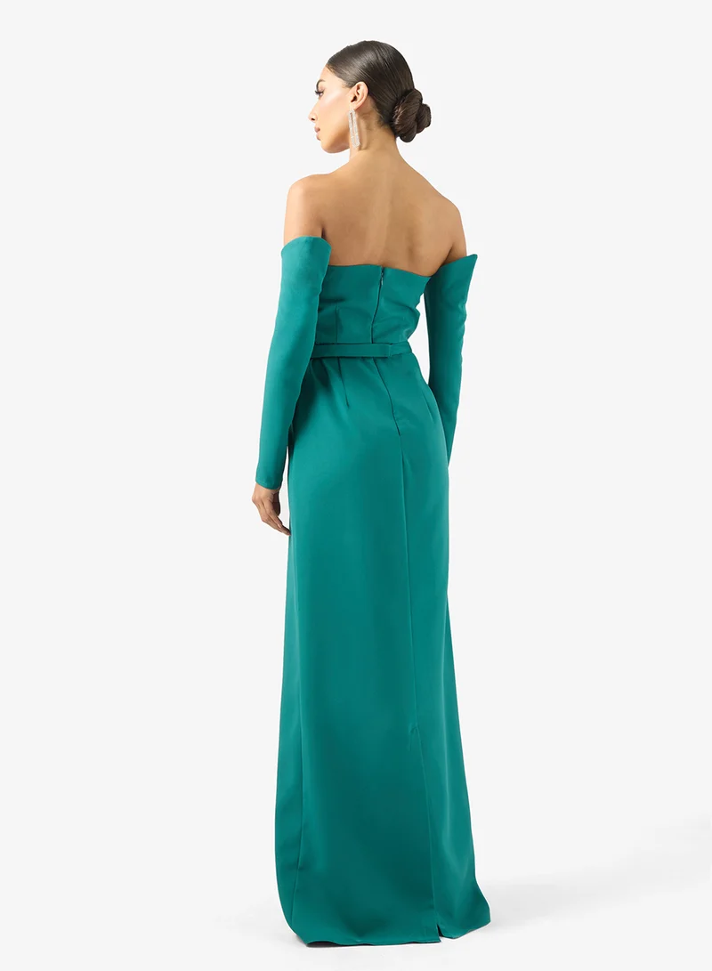 ايرا فستان ماكسي طويل بأكمام طويلة وكتف مكشوف