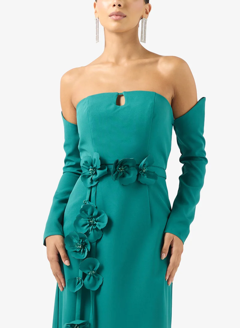 ايرا فستان ماكسي طويل بأكمام طويلة وكتف مكشوف