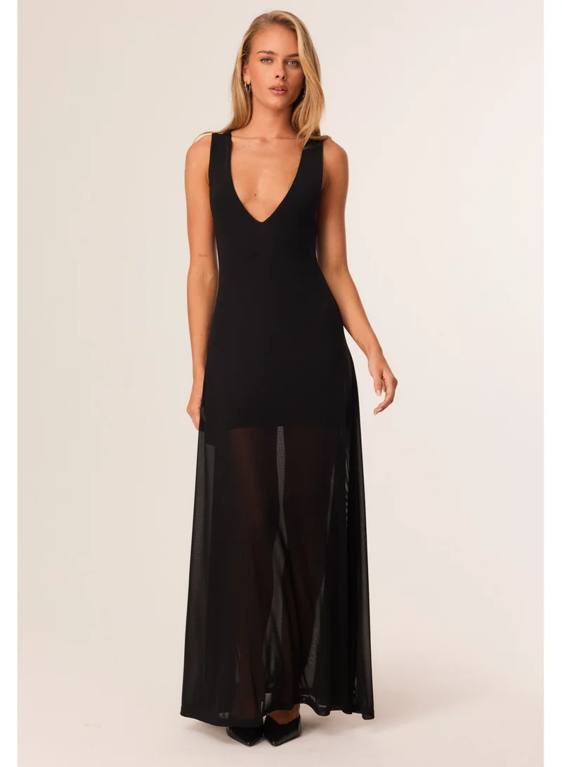 ساندايز Chelsea Deep Neck Maxi Dress