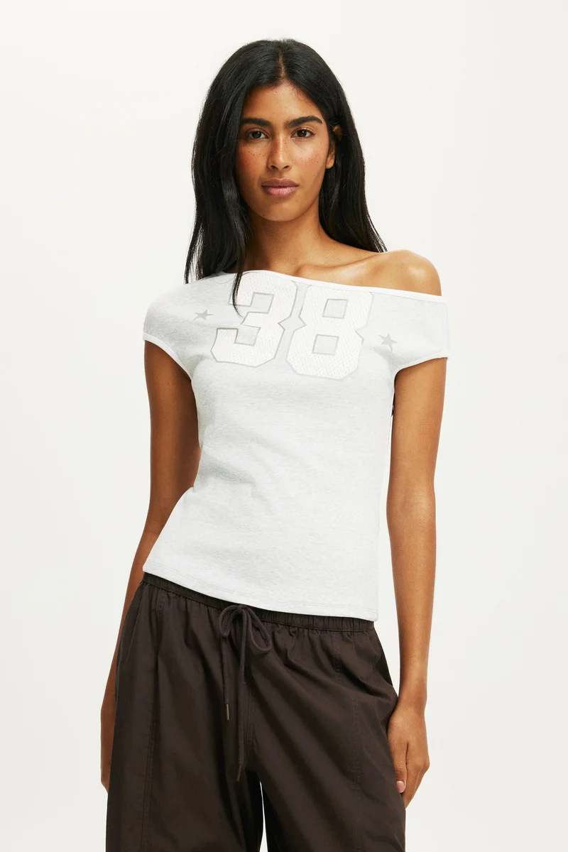 OFF SHOULDER GRAPHIC TEE