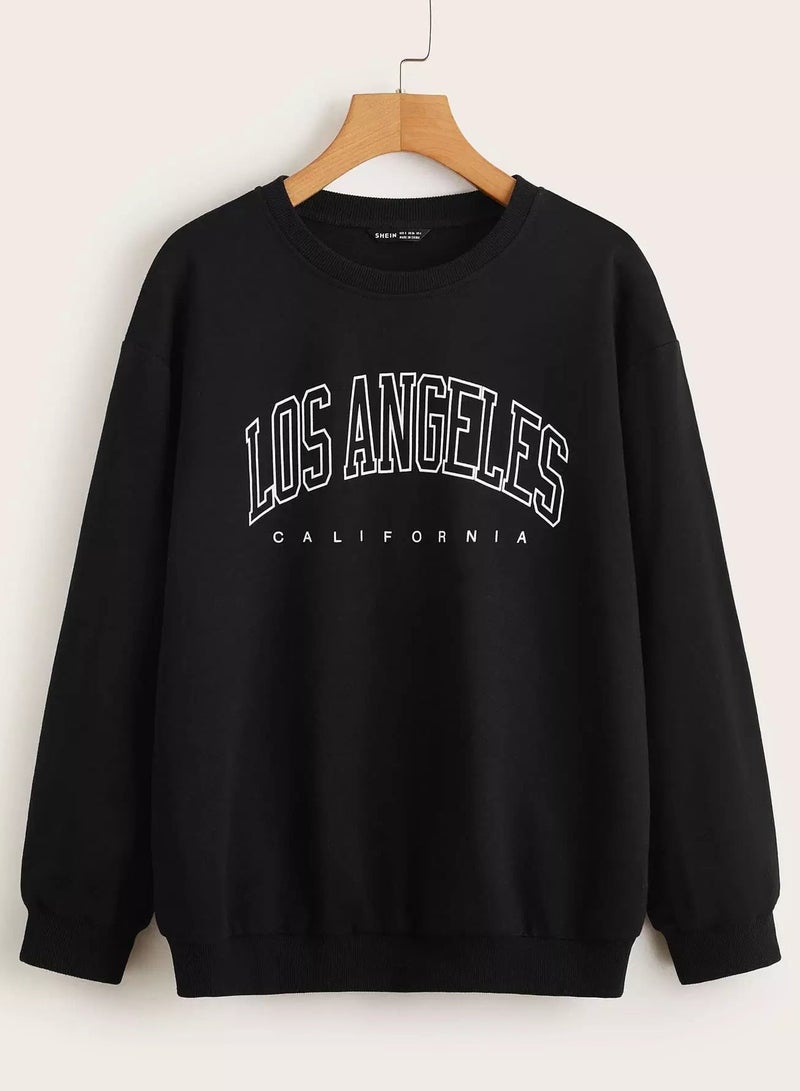 بلوفر مزين بحروف جرافيكية - Image 1