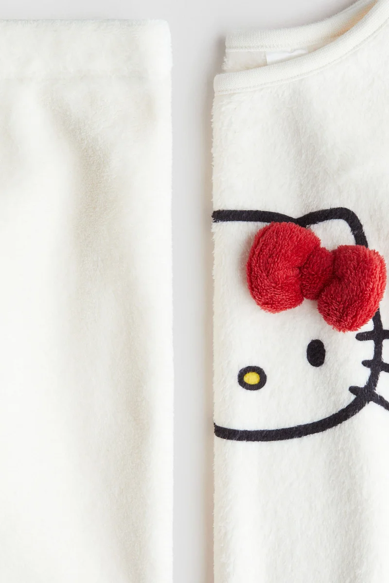 اتش اند ام بيجاما من الفيلور مزينة بطبعة