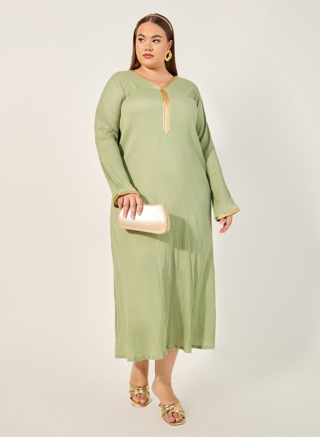 ستايلي جلابية ستايلي مقاس كبير بياقة على شكل  بنقوش - Image 1