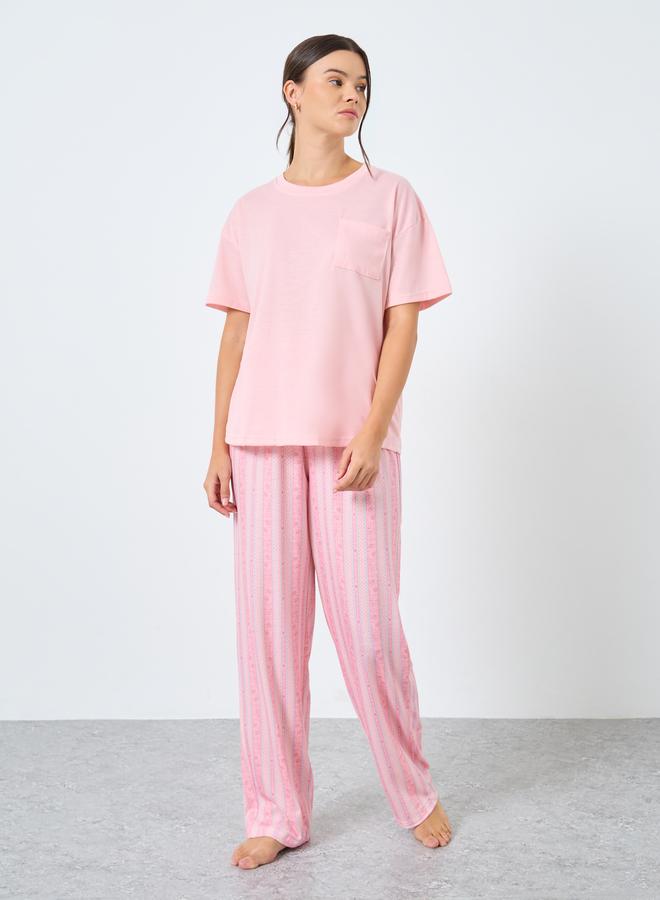 ستايلي طقم من بنطال بيجاما وتيشيرت سادة بأكتاف منخفضة - Image 1