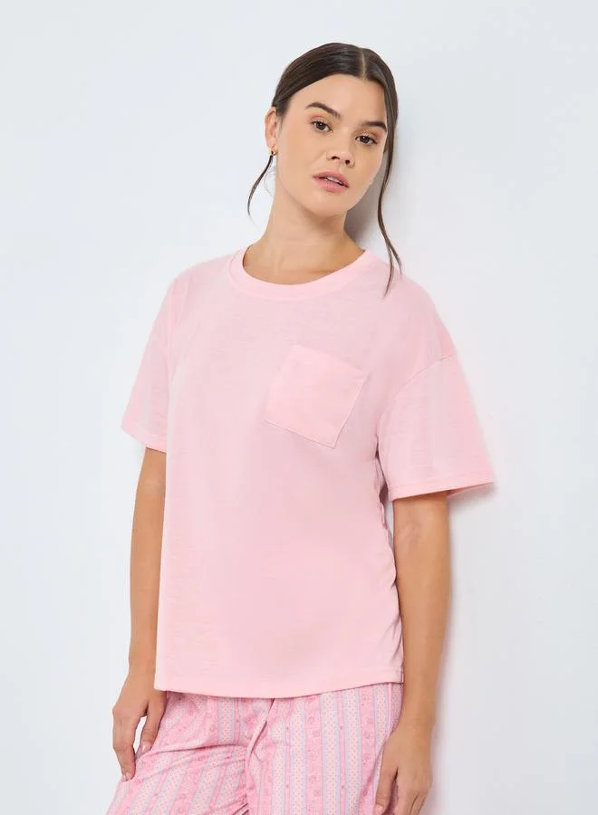 ستايلي طقم من بنطال بيجاما وتيشيرت سادة بأكتاف منخفضة