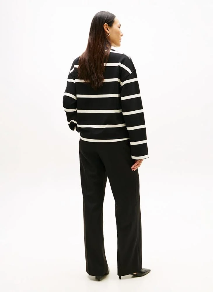 تومي هيلفيغر سترة بياقة دائرية مخططة