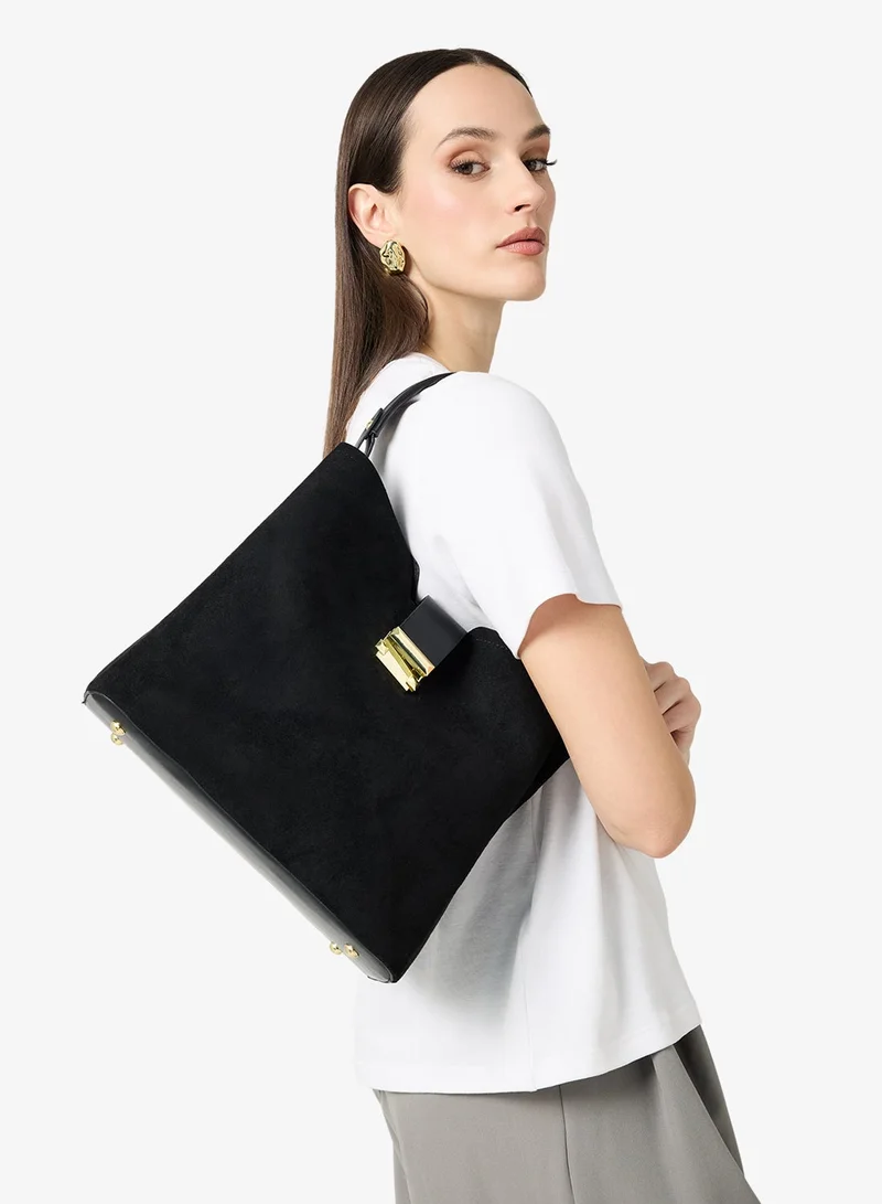 ايلا حقيبة دلو بتفاصيل ذهبية ومقبض علوي وحزام