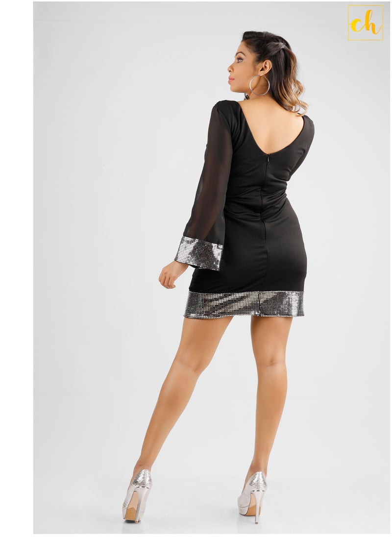 CH Glamstore تألقي بأناقة مع فستان على شكل خط مع تفاصيل شبكية معدنية  - Image 4