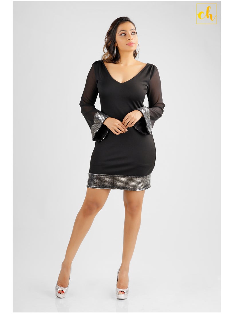 CH Glamstore تألقي بأناقة مع فستان على شكل خط مع تفاصيل شبكية معدنية  - Image 2