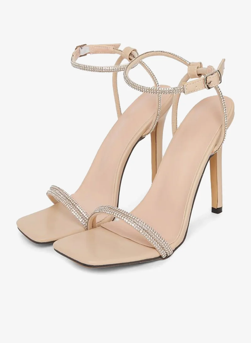 تايك تو صندل بكعب ستيليتو وحزام مزين