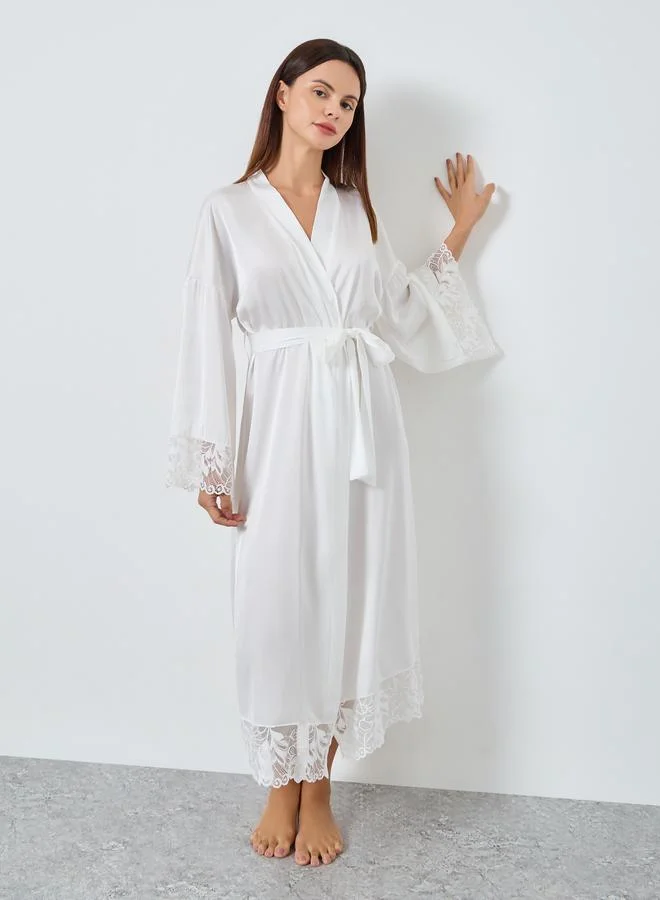 ستايلي روب ساتان بتفاصيل دانتيل